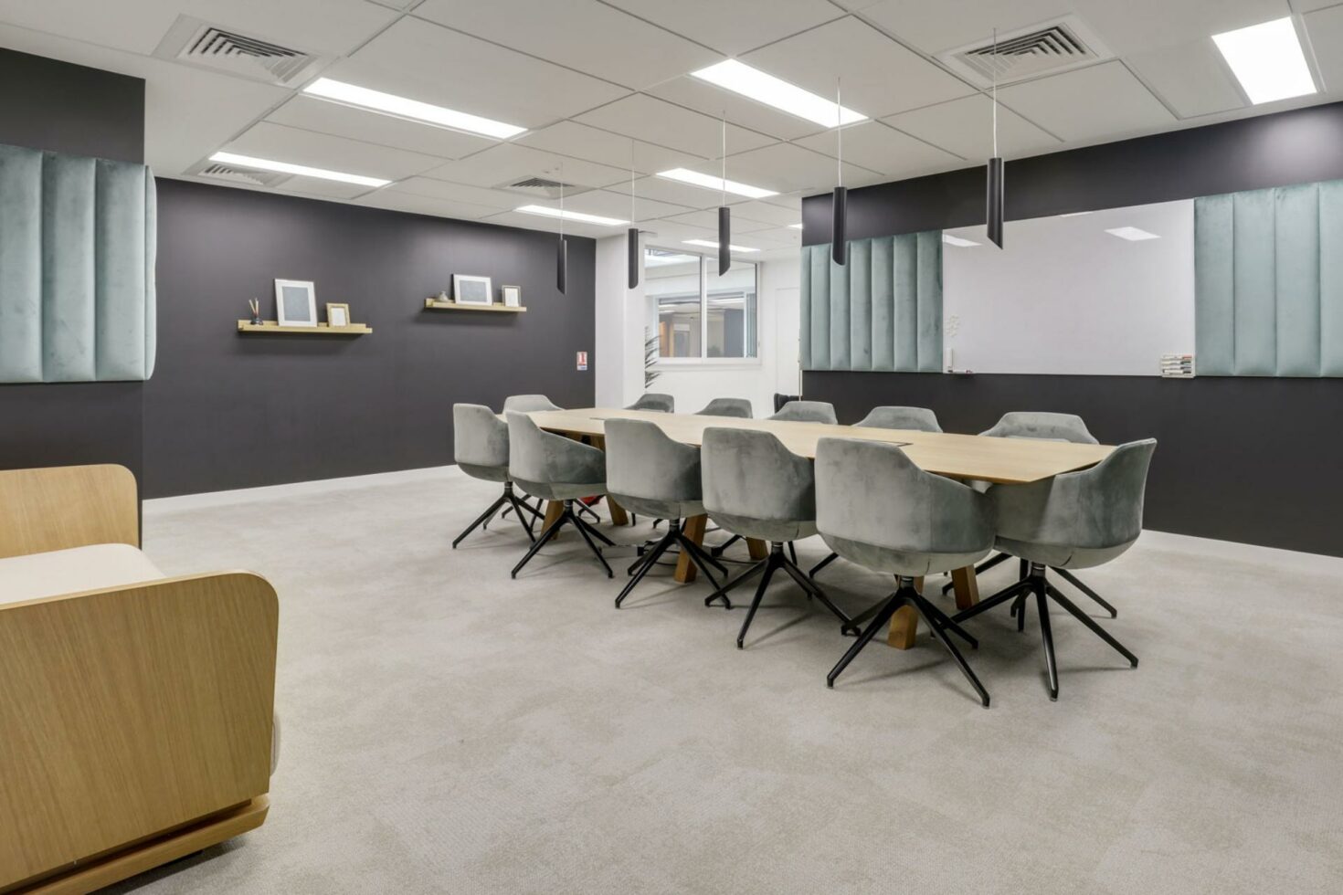 Salle de réunion des bureaux Kastle by WENES Aménagement