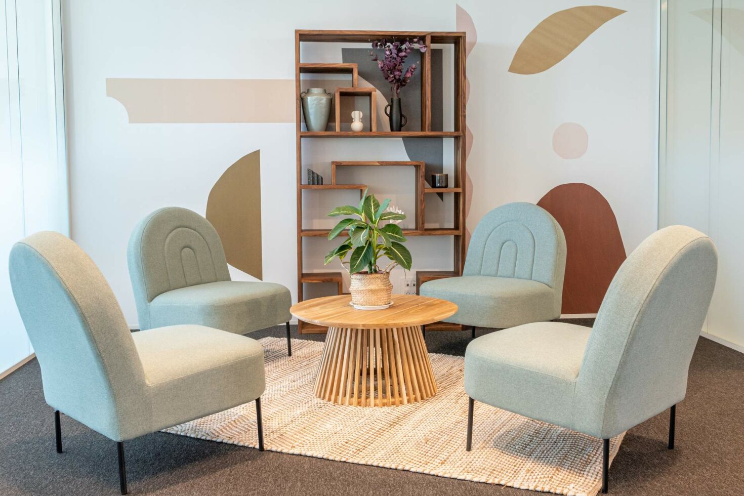 Aménagement d'un espace cosy dans les bureaux atyx par WENES Aménagement