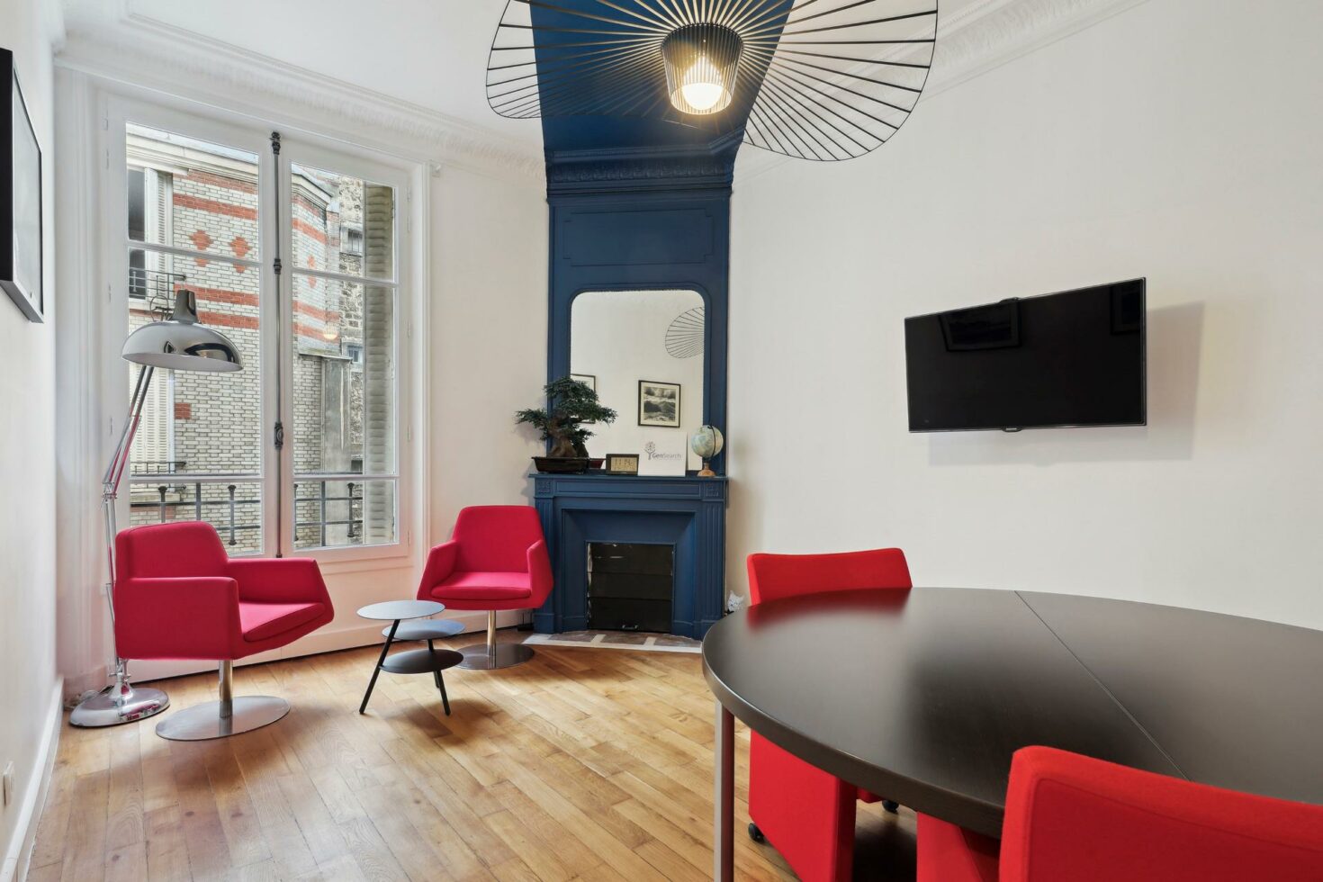 Salle de coaching des bureaux Gensearch by WENES Aménagement