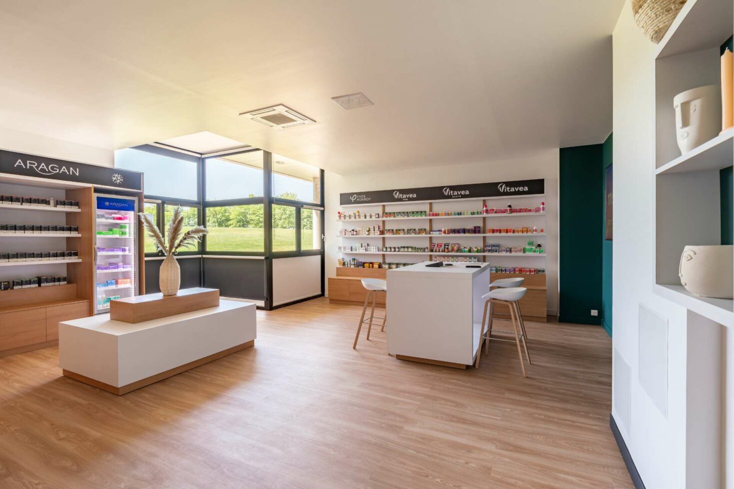 Espace de présentation showroom dans les bureaux HAVEA Nantes by WENES Aménagement