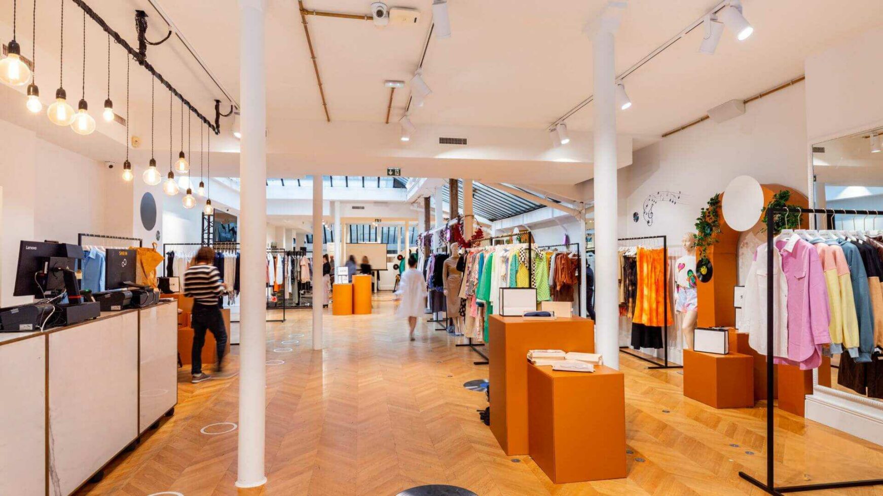 Vue d'ensemble du pop-up store de la Fashion Week by WENES Aménagement
