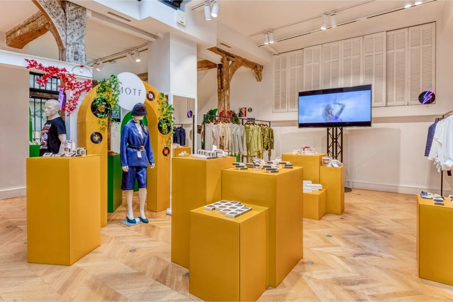 Autre vue de l'espace modulable avec mobilier en carton de la Fashion Week by WENES Aménagement