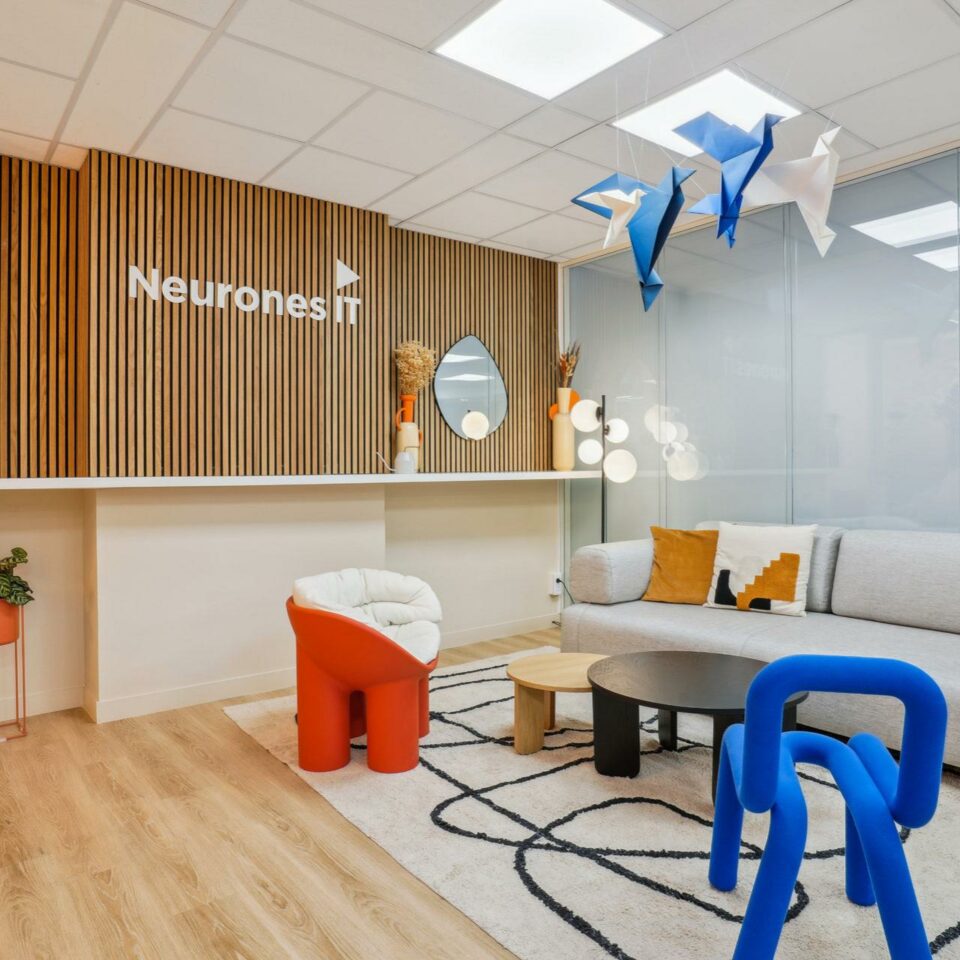 Conception et réalisation des espaces bureaux de neurones IT by WENES Aménagement