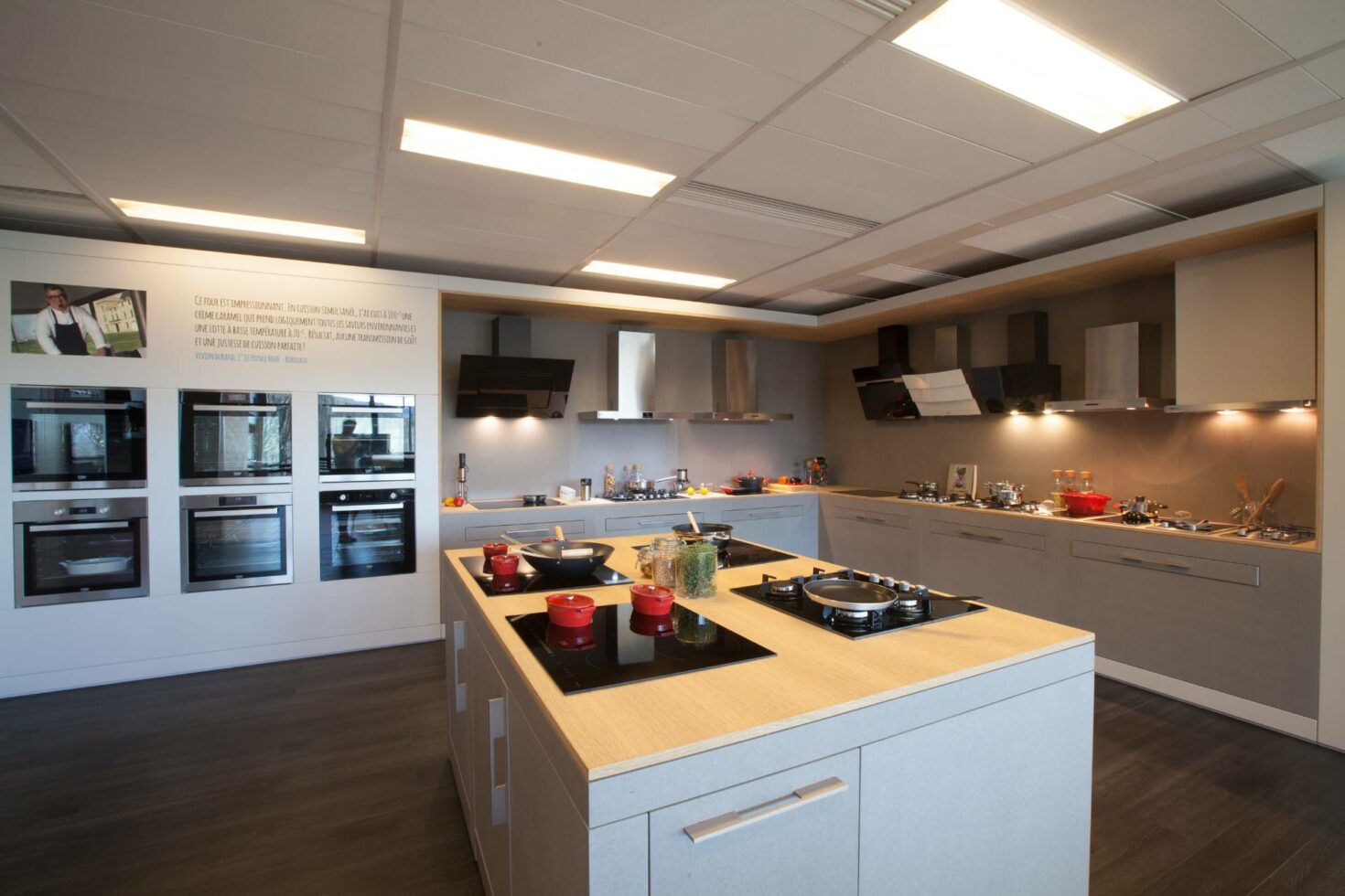 Espace cuisine du showroom Beko by WENES Aménagement