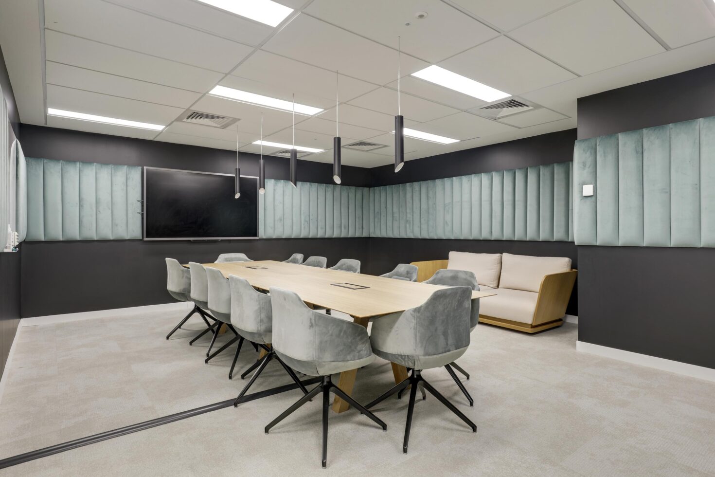 wenes-amenagement-article-salle-de-reunion-hybride-01