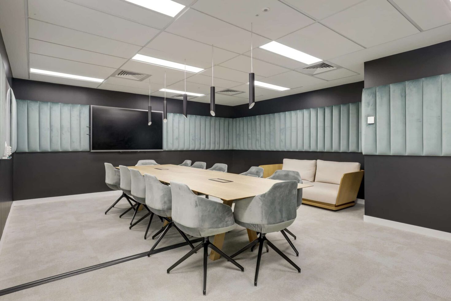 wenes-amenagement-article-salle-de-reunion-hybride-01