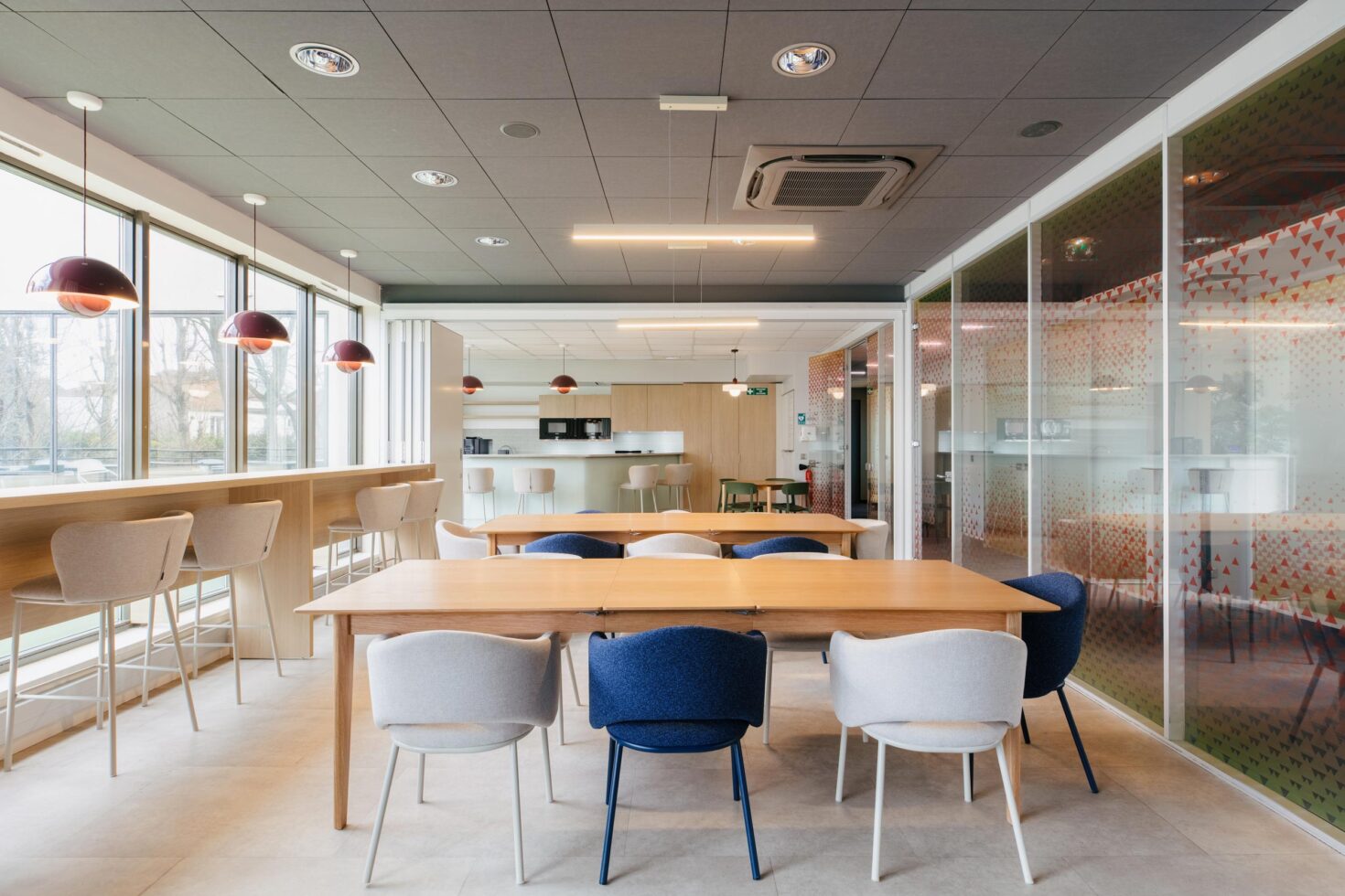 Vue d'ensemble de l'espace cafétéria des bureaux Orisha